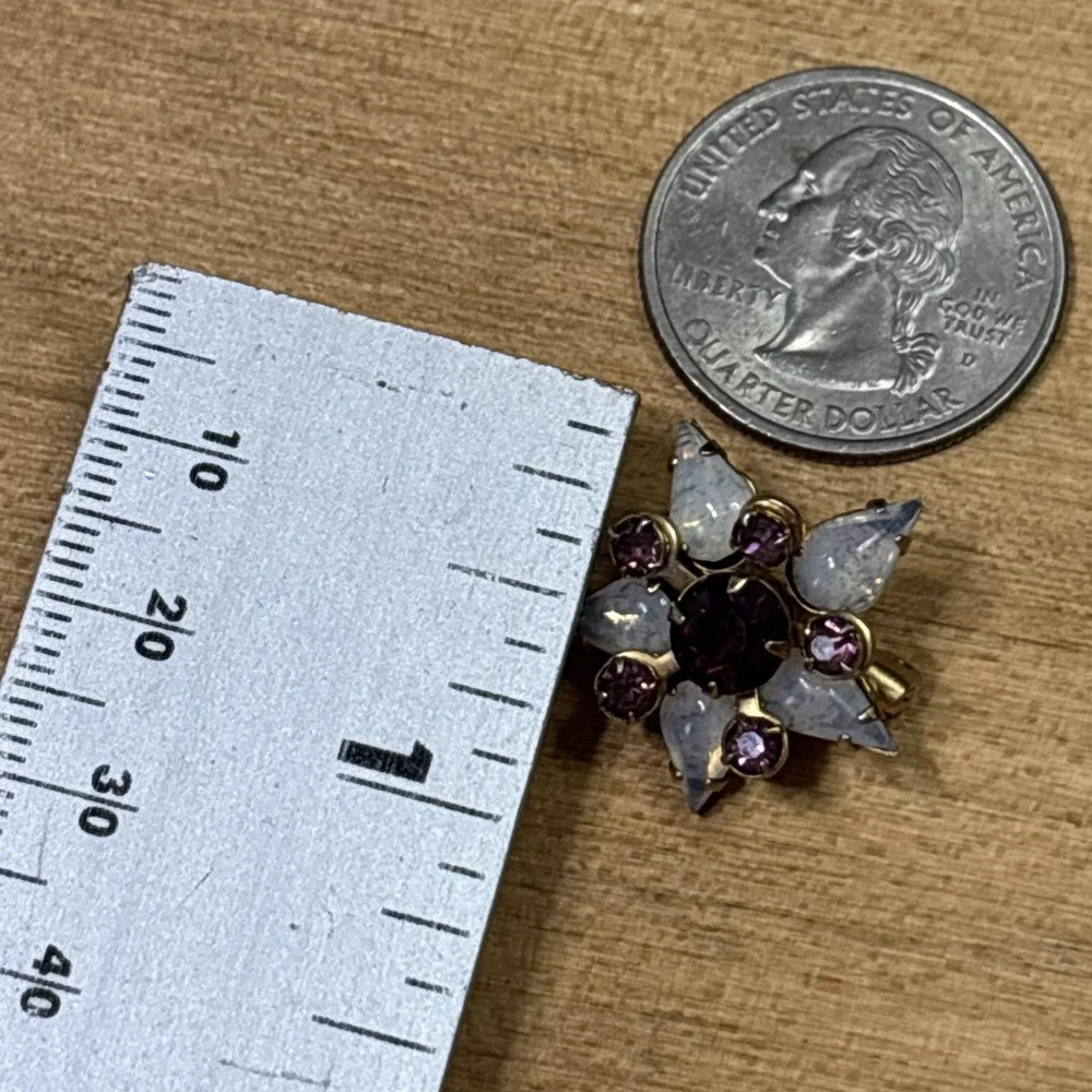 Vintage 1950s Gold Tone Moonglow Purple Rhinestone Starburst Brooch Pin